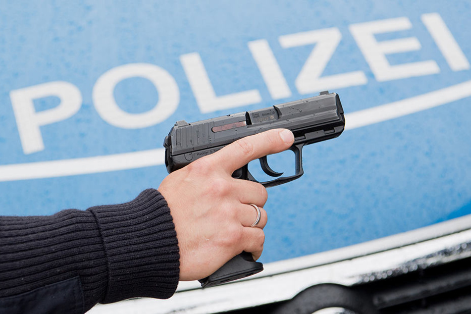 Erwischt die Polizei nach dem 1. Juli 2018 noch jemanden mit illegaler Waffe, gibt es eine saftige Strafe. (Symbolbild)