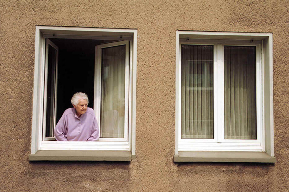 Allein lebende Rentner sind als Mieter besonders gefährdet. Wehe, der Altbau wird saniert.