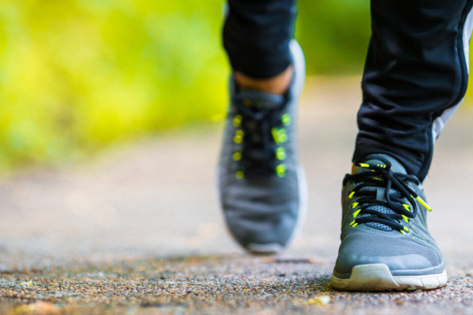Eine 18-jährige Joggerin wurde in Köln-Dellbrück angefallen. (Symbolbild)
