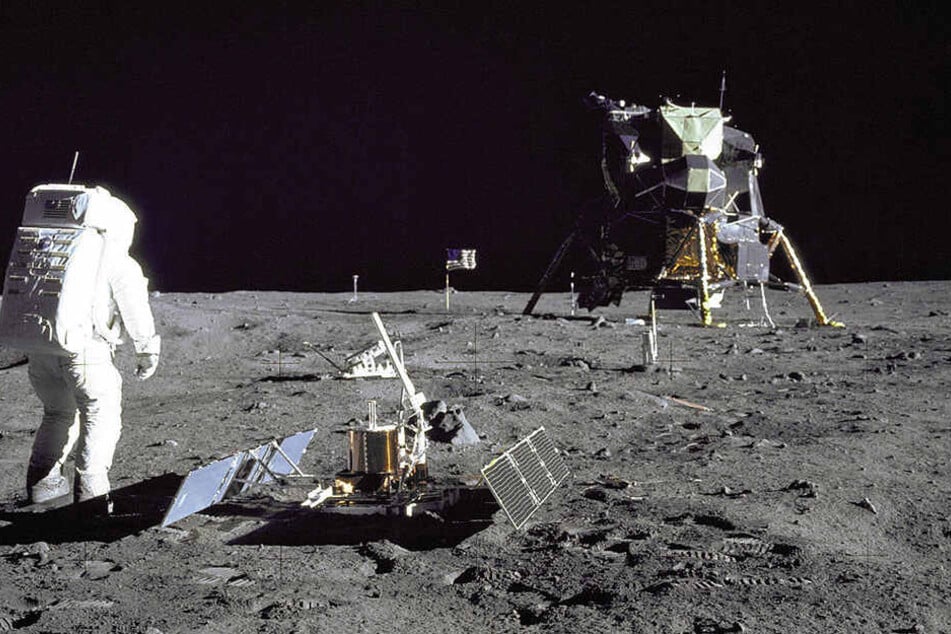 21.07.1969: Der US-Astronaut Buzz Aldrin steht auf der Mondoberfläche. Nach der Mission blieb diverser Müll auf dem Planeten zurück.