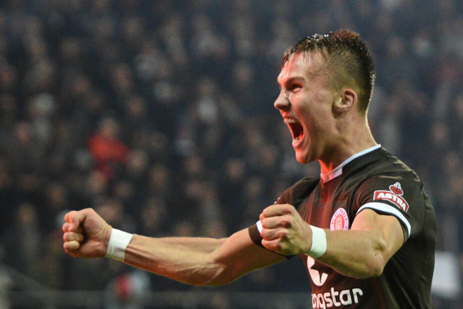 Emotionen pur: Leo Östigard freut sich über den Derby-Sieg.