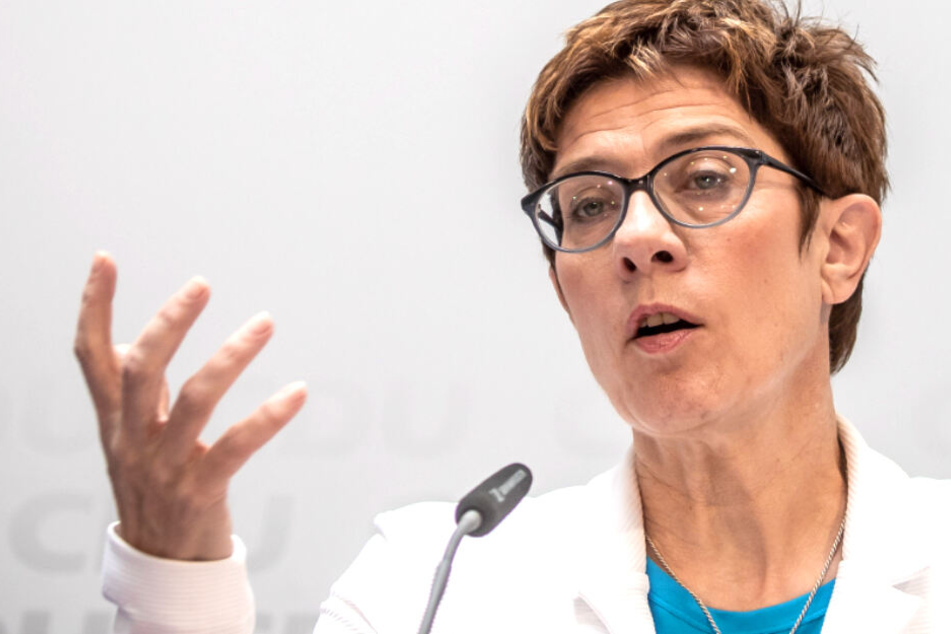 Annegret Kramp-Karrenbauer, Bundesvorsitzende der CDU, spricht bei einer Pressekonferenz nach der Sitzung des CDU-Bundesvorstand.