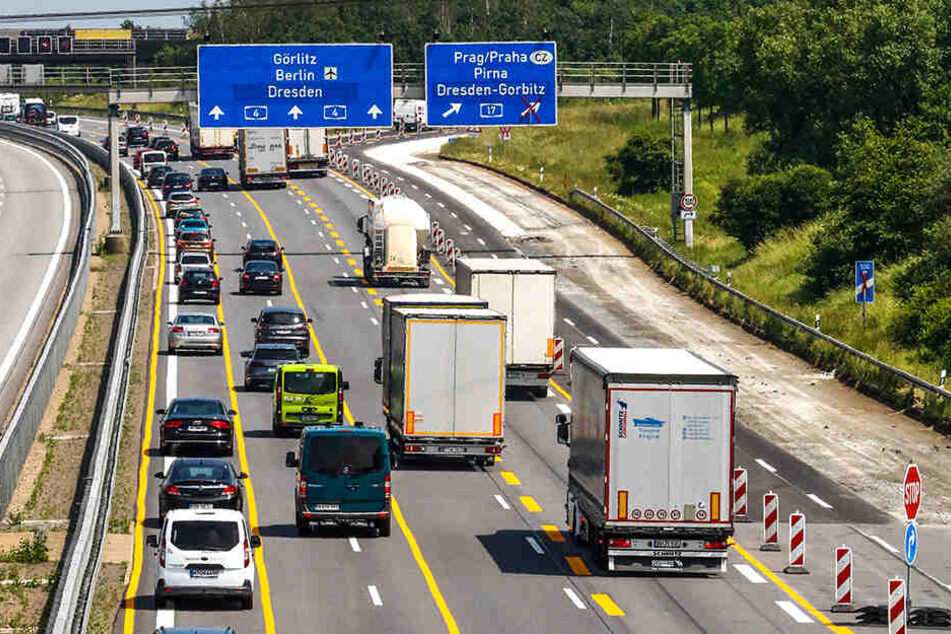 An dieser Baustelle rasen die Autofahrer einfach zu schnell, um gefahrlos weiter zu sanieren.