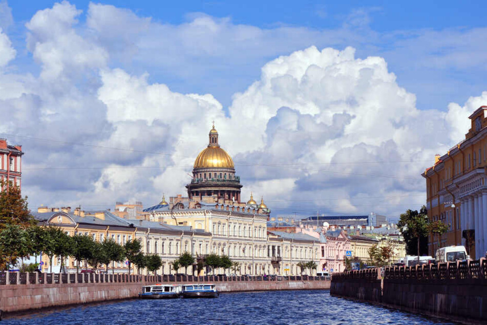 Das sz-Reisen-Ballpaket beinhaltet auch eine Stadtrundfahrt und eine Bootsfahrt auf der Newa durch St. Petersburg.