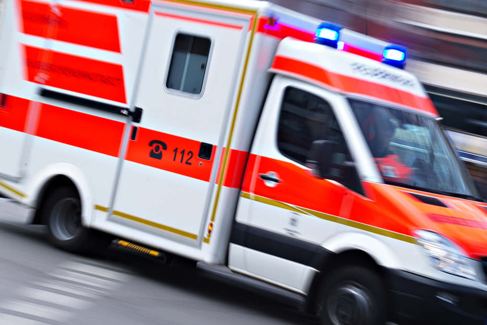 Die junge Autofahrerin starb noch an der Unfallstelle. (Symbolbild).