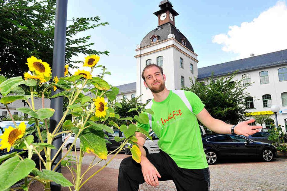 Dennis Buhl (26) fand in der Schönherr-Fabrik schon als Student seinen Job.