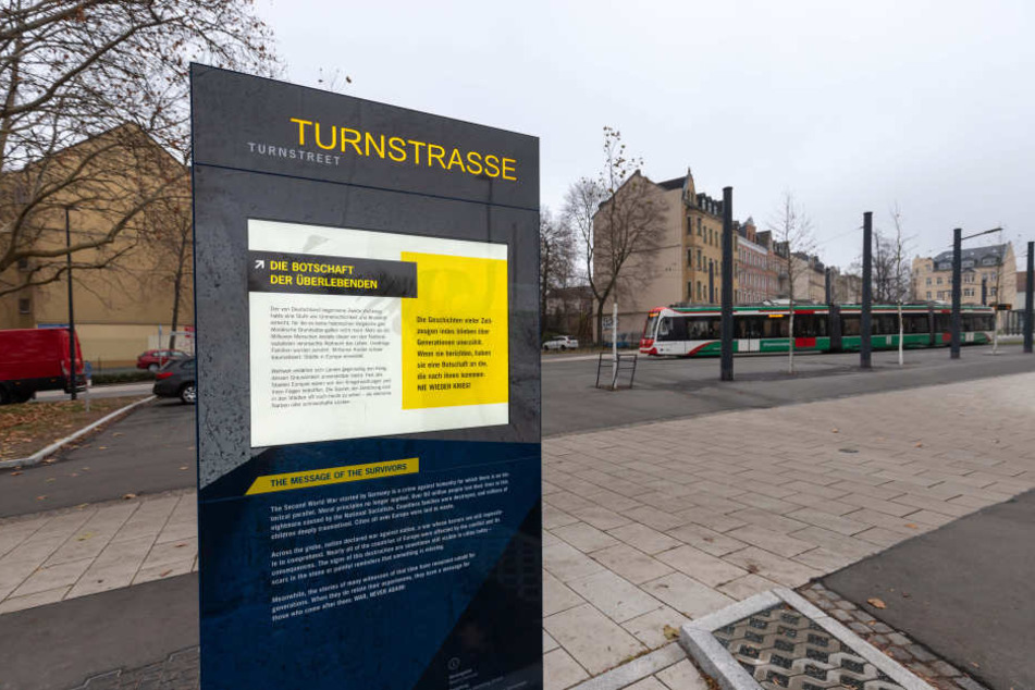 Die Stadt stoppt den weiteren Aufbau solcher Infostelen. Erst müsse der Prototyp seine technischen Macken überwinden.