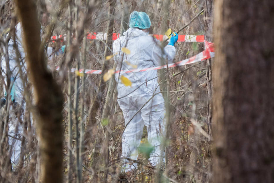 Während einer erneuten Tatort-Untersuchung wurde eine Kriminologin von Passanten angesprochen. (Symbolbild)