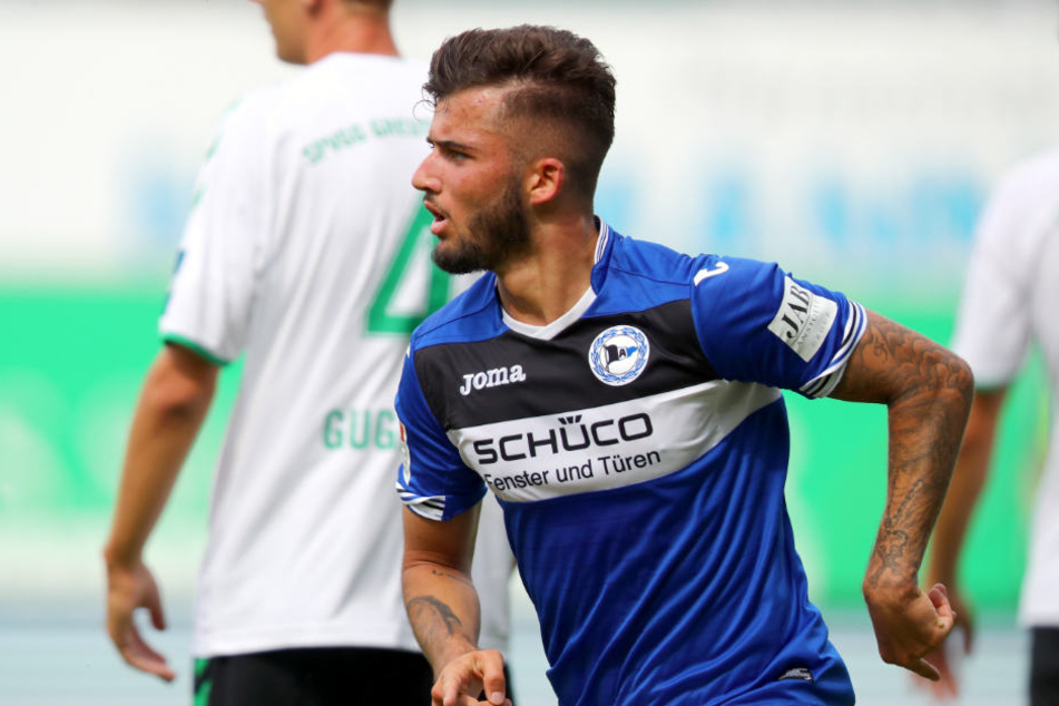 In einer WhatsApp-Nachricht ließ sich Keanu Staude über seine Mitspieler aus. Das musste er hinterher bitterlich bereuen!
