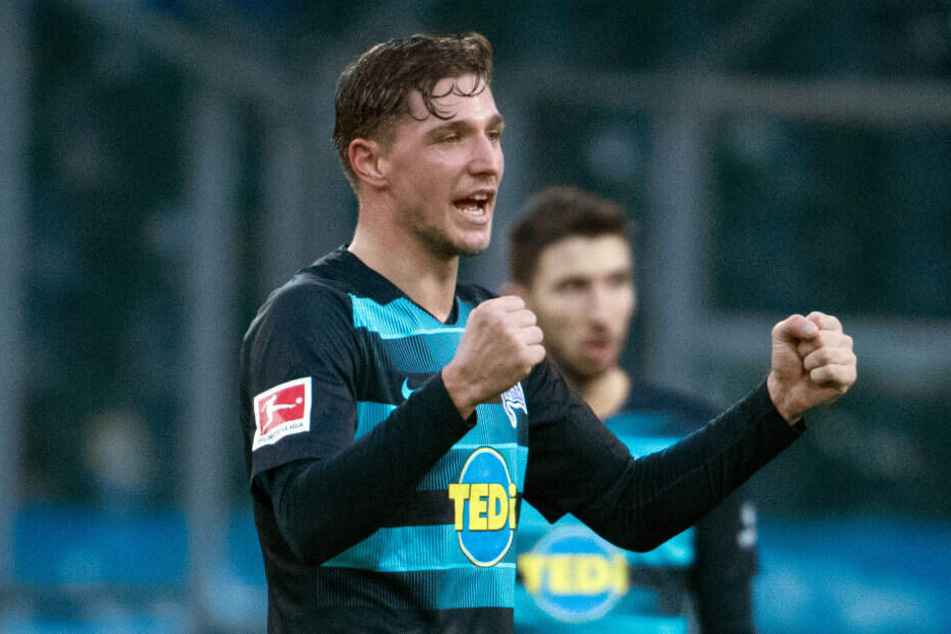 Niklas Stark jubelt nach dem Schlusspfiff.