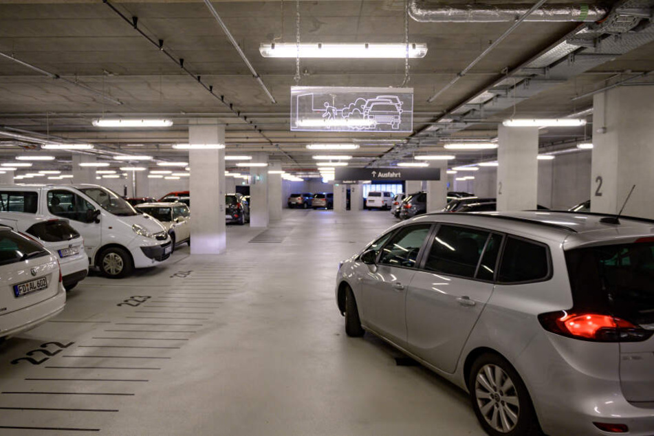 Der Mann wurde in einer Kölner Tiefgarage ausgeraubt. (Symbolbild)