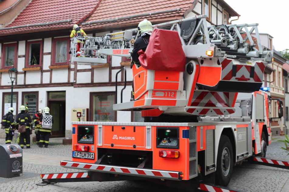 Mit der Drehleiter musste die Feuerwehr anrücken.