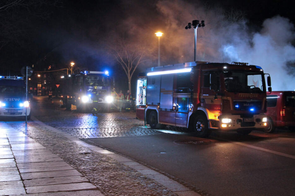 Feuerwehr und THW waren in der Silvesternacht gemeinsam im Einsatz.