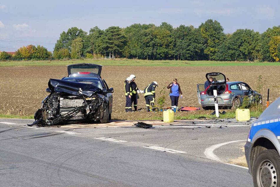 Die Frau wurde durch die Wucht des Aufpralls auf das Feld geschleudert.