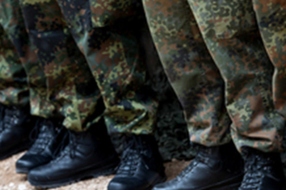 Nach dem Terrorverdacht bei der Bundeswehr kommt der Komplize von Soldat Franco A. auf freien Fuß (Symbolbild).