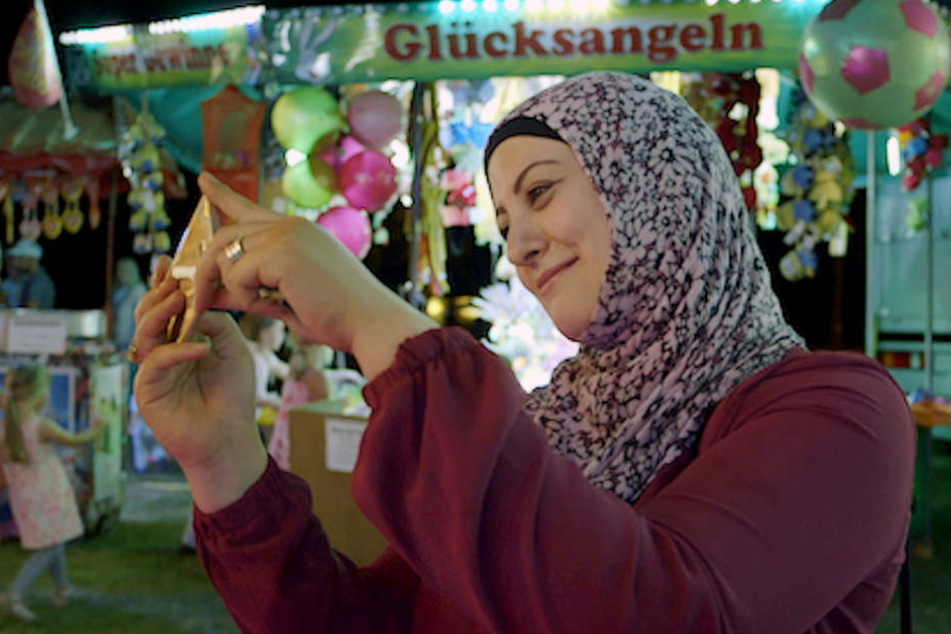 Halima (30) und ihr Mann Fadi (40) versuchen, sich dem Dorfleben anzupassen.