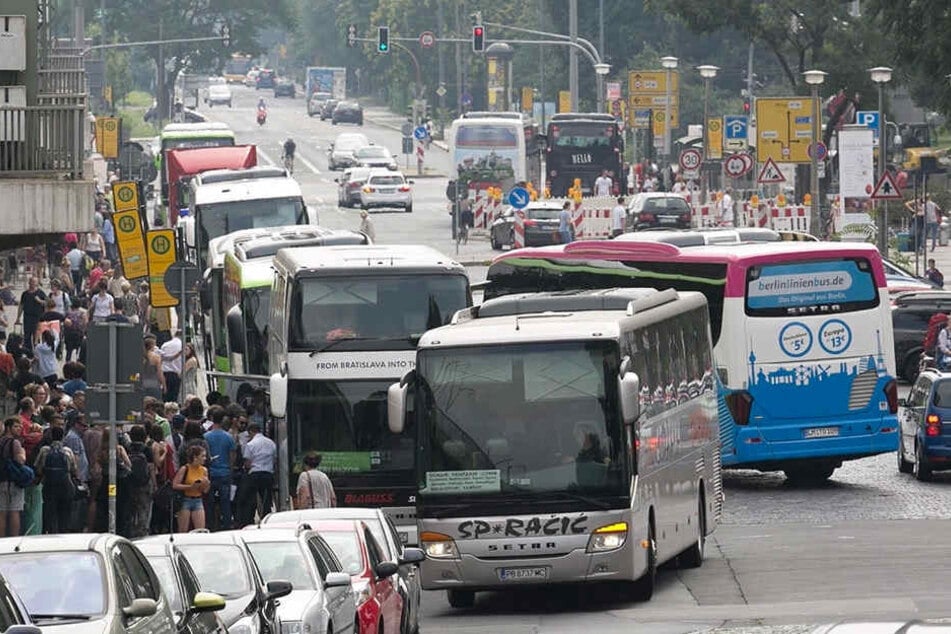 Momentan
ist der Fernbus-Halt
an
der Bayrischen
Straße eine
Notlösung.
