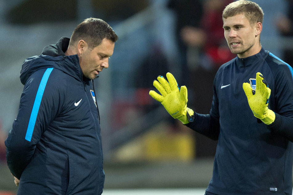 Pal Dardai im Gespräch mit seinem zweiten Keeper Thomas Kraft.