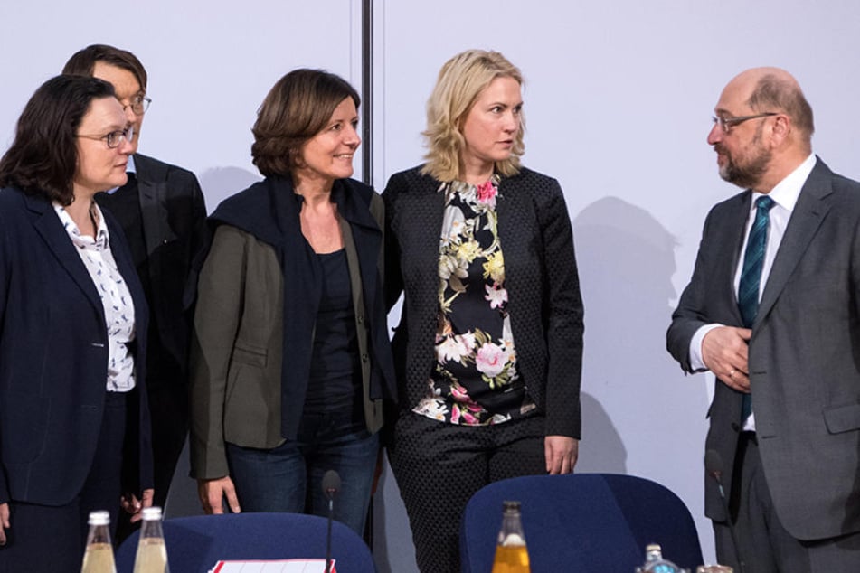 Die SPD-Spitze um Martin Schulz (re.) schaut dem Mitgliederentscheid gespannt entgegen.