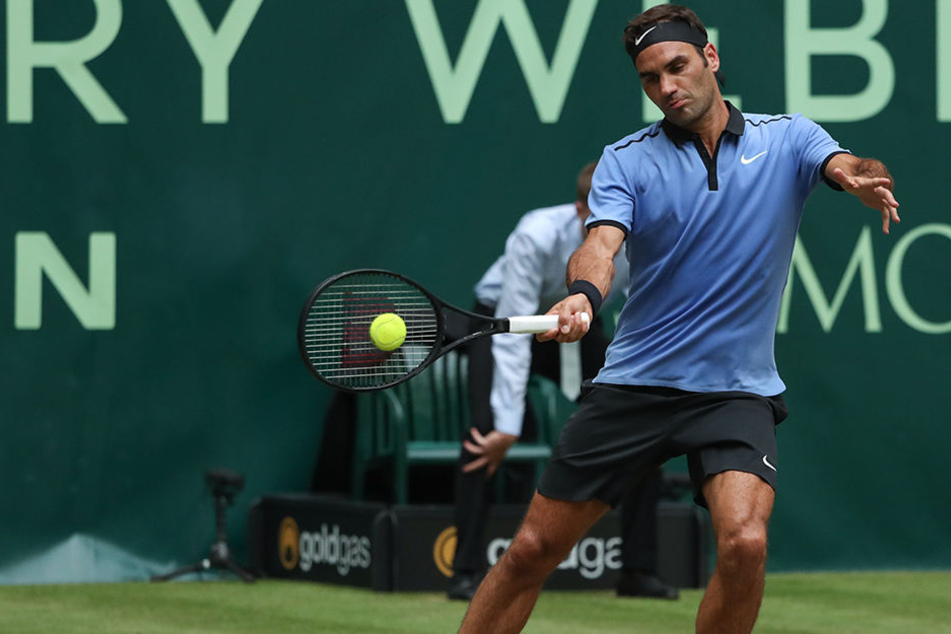 Ohne große Probleme ist Roger Federer (35) ins Viertelfinale der Gerry Weber Open eingezogen.