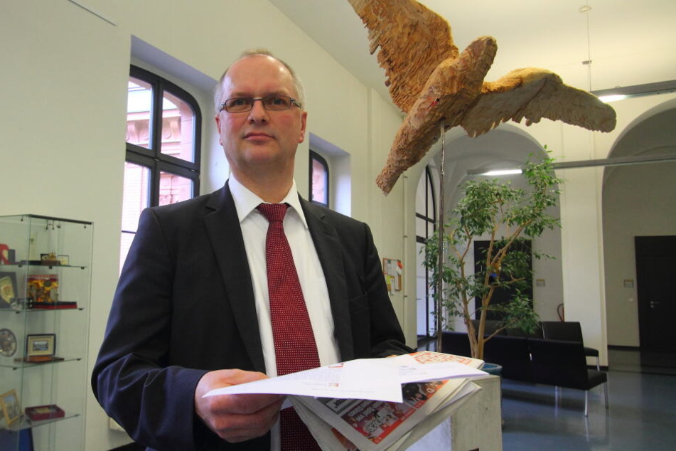 Oberstaatsanwalt Wolfgang Klein erklärte, dass derzeit gegen insgesamt 13 Beschuldigte ermittelt wird.