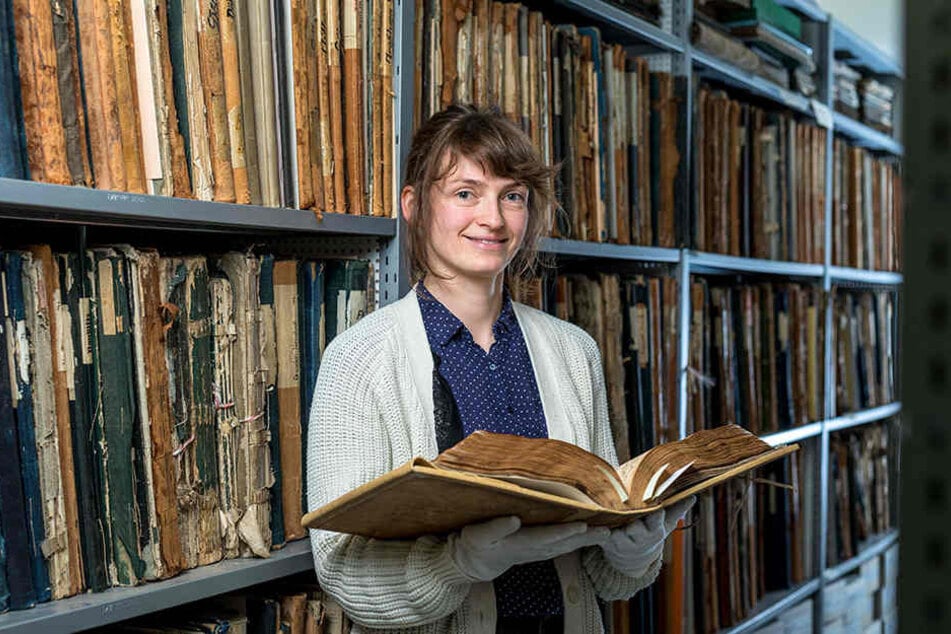 Im Stadtarchiv hat Sprachwissenschaftlerin Mandy Ettelt (35) die Jahrhunderte
alten Straffälle gesichtet.