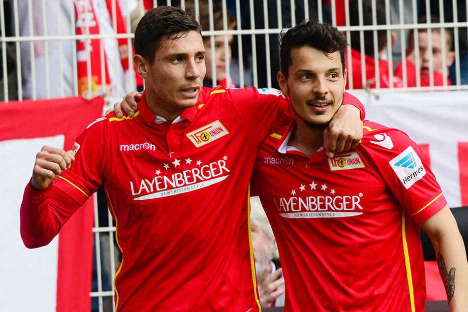 Damir Kreilach (l) und Philipp Hosiner (r) bejubeln den Treffer gegen Sandhausen.
