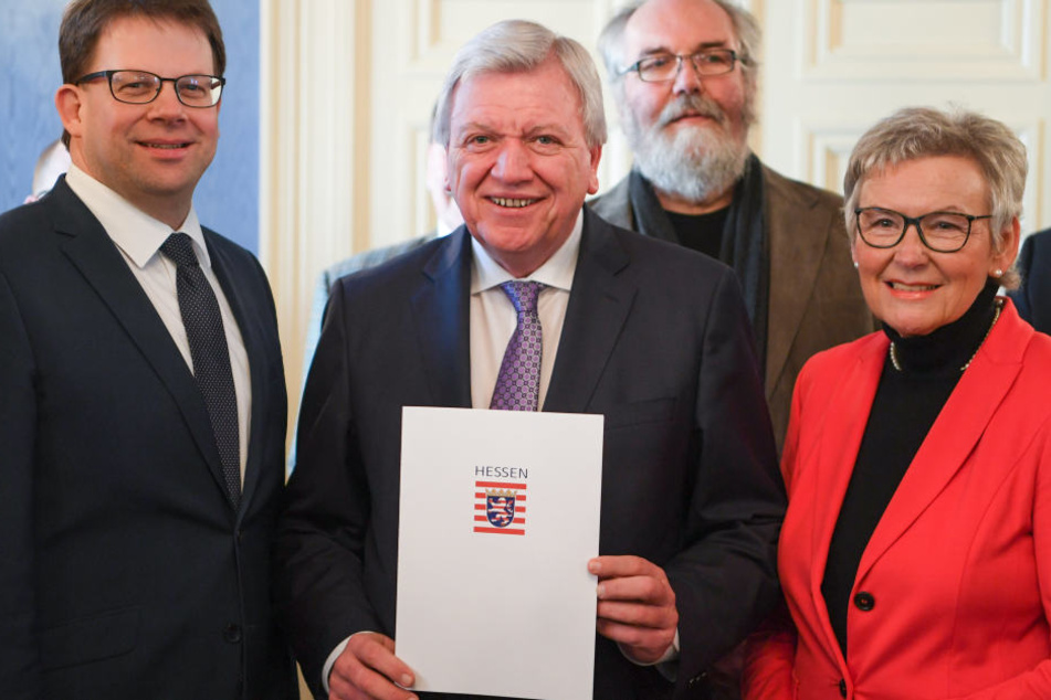 Ministerpräsident Volker Bouffier (Mitte) und der Oberbürgermeister der Stadt Fulda, Heiko Wingenfeld (links), bei der offiziellen Verkündung des Hessentags-Gastgebers im Jahr 2021.