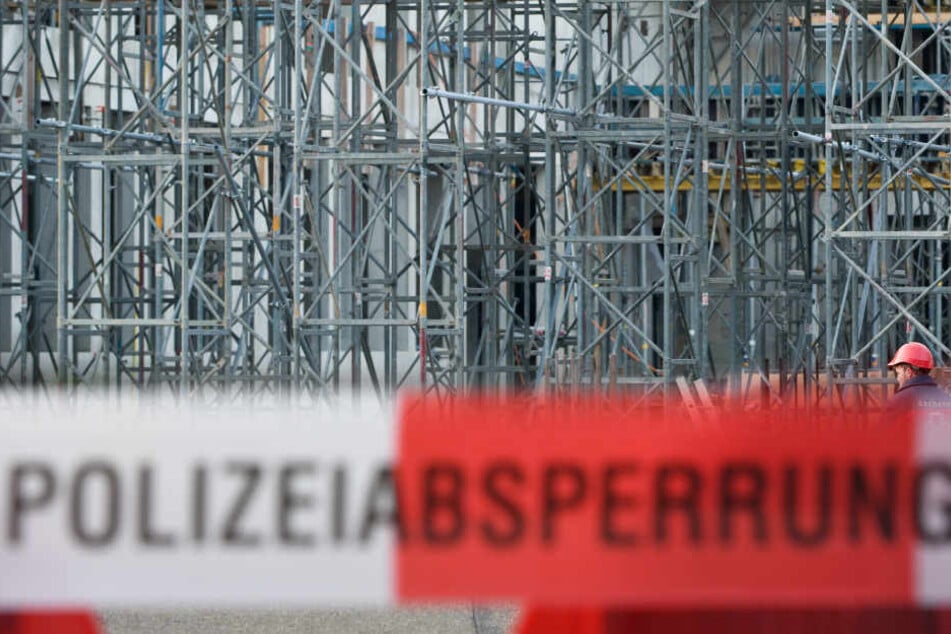 Ein Mitarbeiter hatte die Leiche auf der Baustelle gefunden (Symbolbild).