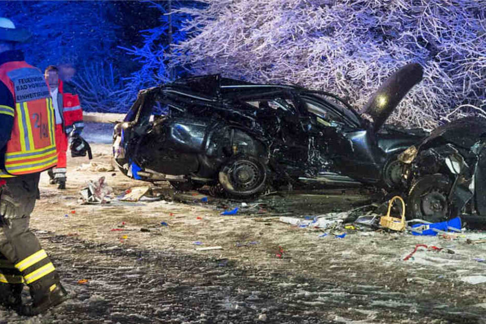 Ein Mann wurde schwer verletzt, zwei weitere Männer erlitten leichte Verletzungen.