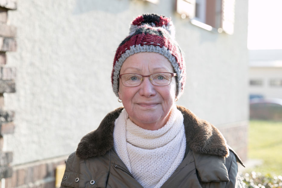 Nachbarin Annedore Weise (69) ist sauer: „Ich kann meinen Garten am Haus gar
nicht mehr genießen. Mittlerweile hält sich der üble Geruch auch längere
Zeit.“