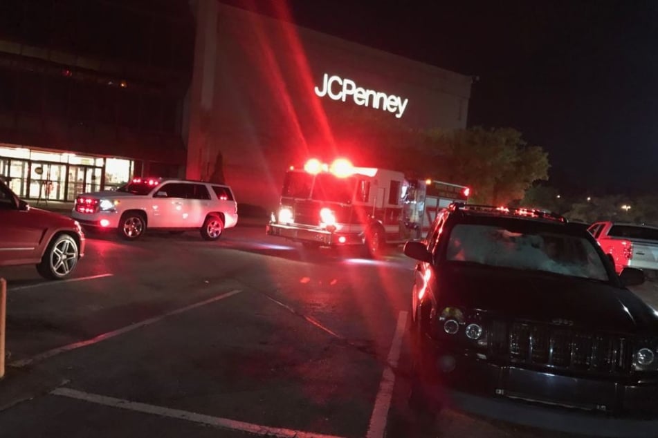 Der Vorfall ereignete sich in einem Einkaufscenter, in dem viele Menschen durch den Black Friday auf Schnäppchenjagd waren.