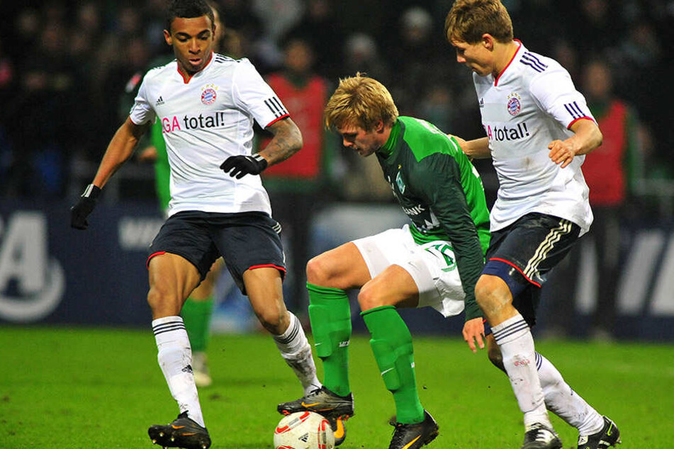 CFC-Neuzugang Florian Trinks traf bei seinem Bundesliga-Debüt am 29. Januar 2011 auf die Bayern mit Luis Gustavo (links) und Holger Badstuber (rechts). Trinks unterlag den Münchnern mit Bremen 1:3.
