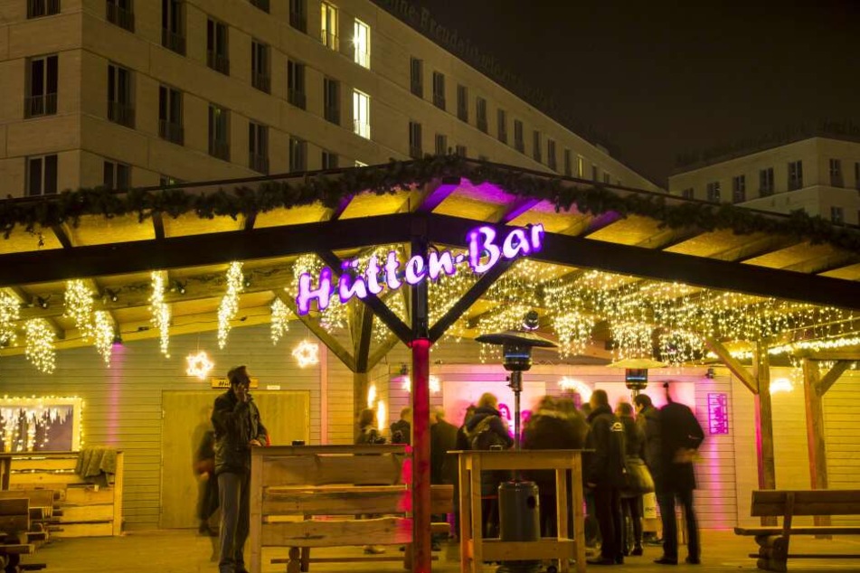 Der Dresdner Hüttenzauber am Postplatz holt Aprés-Ski-Stimmung in die Innenstadt.