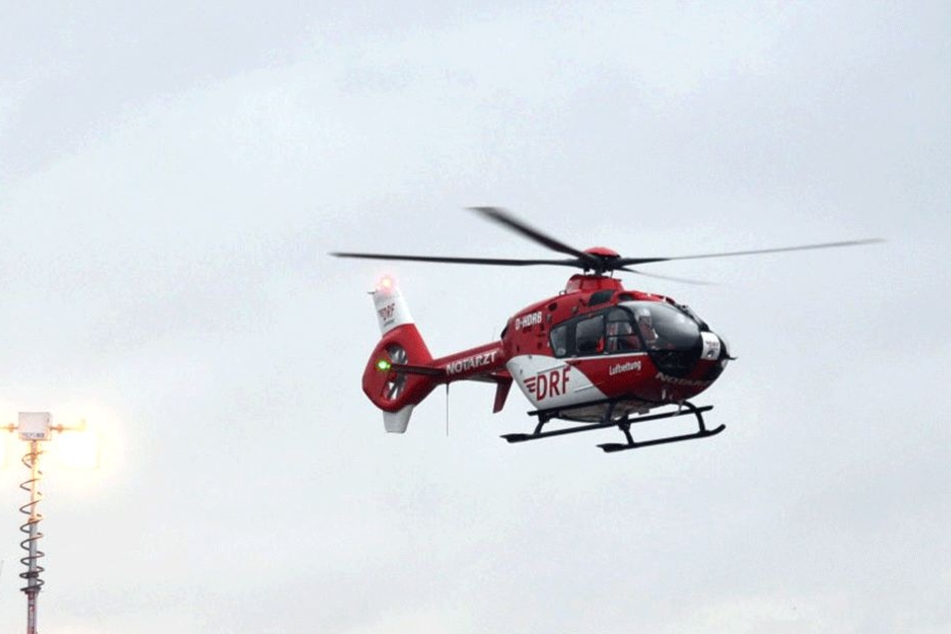 Der 49-Jährige wurde schwer verletzt ins Krankenhaus geflogen (Symbolbild).