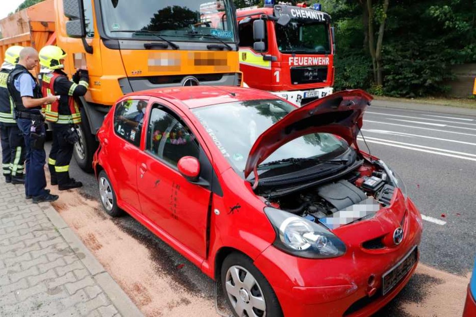 Der schwere Unfall legte am Freitagnachmittag gegen 15 Uhr auf der Leipziger Straße den Verkehr lahm. (Symbolbild)