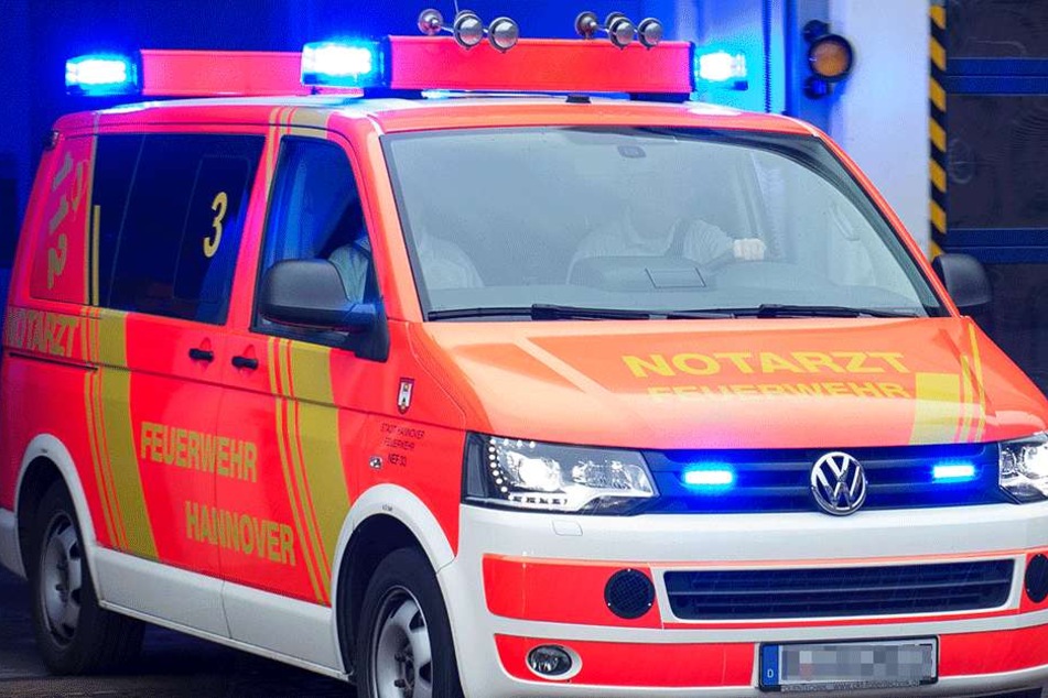 Der Fahrer wurde schwer verletzt (Symbolbild).