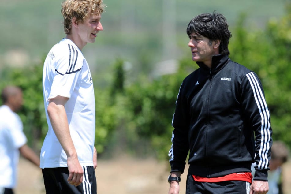 Kießling mit Nationaltrainer Joachim Löw im Jahr 2010.