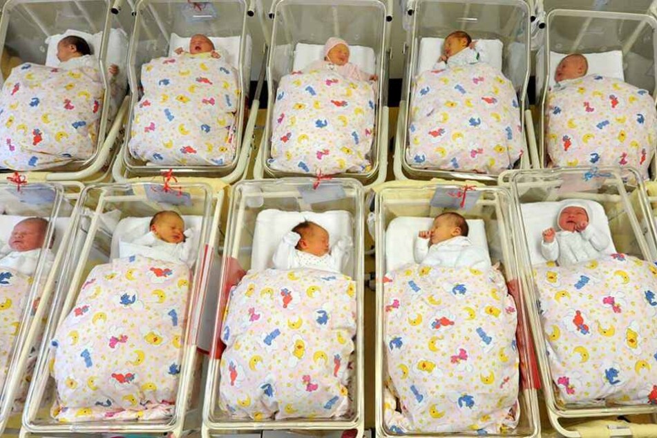 Immer mehr Babys werden in Berlin geboren und stellen die Kliniken vor größere Herausforderungen.