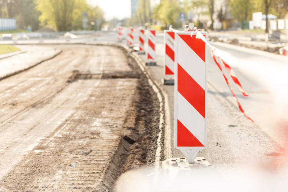 Fahrbahn samt Markierungen sind verschlissen, deswegen wird bald auf der A 72 gebaut. (Symbolbild)