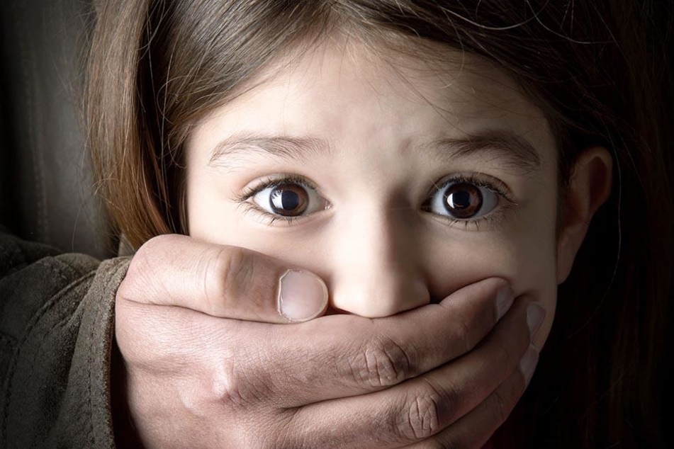 Ein deutscher Geschäftsmann wollte ein 13-jähriges Mädchen in den USA quälen und sexuell erniedrigen. (Symbolbild)