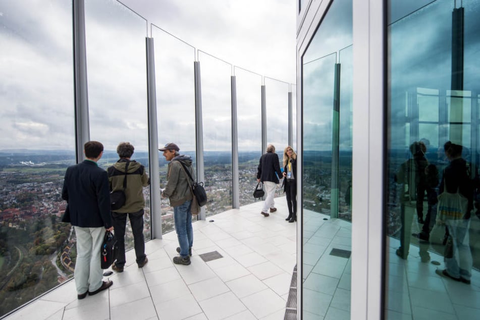Ein halbes Jahr nach der Eröffnung der Aussichtsplattform kämpft die Betreiberfirma Thyssenkrupp noch mit gelegentlichen technischen Schwierigkeiten.