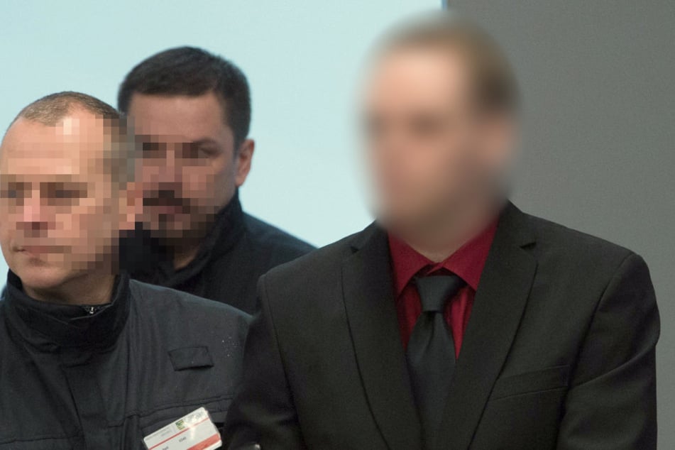 Der Hauptangeklagte Timo S. (28, re.)
wurde am Freitag massiv belastet.