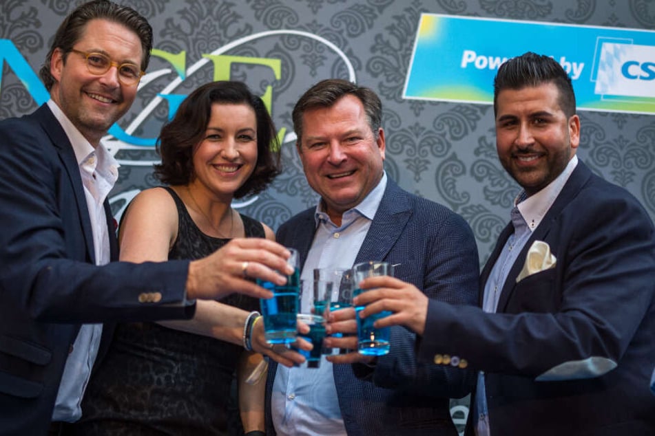 Andreas Scheuer, Dorothee Bär, Josef Schmid und Ozan Iyibas (v.l.) bei der CSU-After-Work-Party im P1 in München. (Archiv)