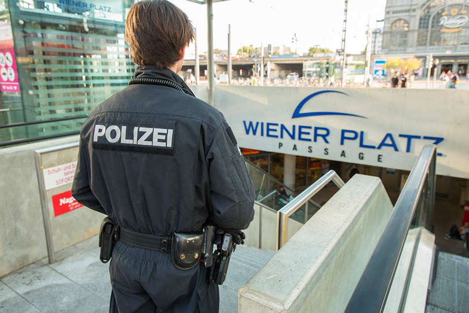 Regelmäßig finden Razzien am Wiener Platz statt. In diesem Jahr sind es
bereits über 20.
