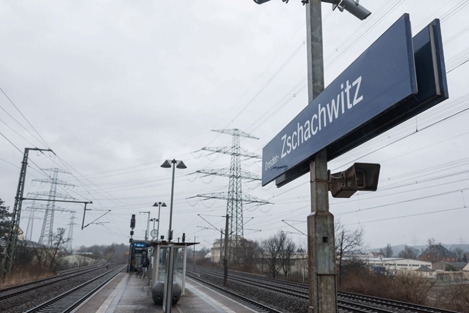 Am S-Bahnhof Zschachwitz erlebte das Opfer der beiden Tatverdächtigen schreckliche Minuten.