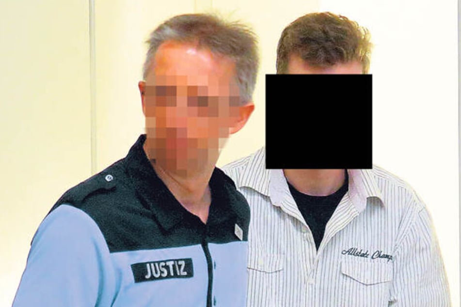 Nils F. (26) wurde zum Prozess noch in Handschellen gebracht. Nach dem Urteil wurde der Haftbefehl aufgehoben.