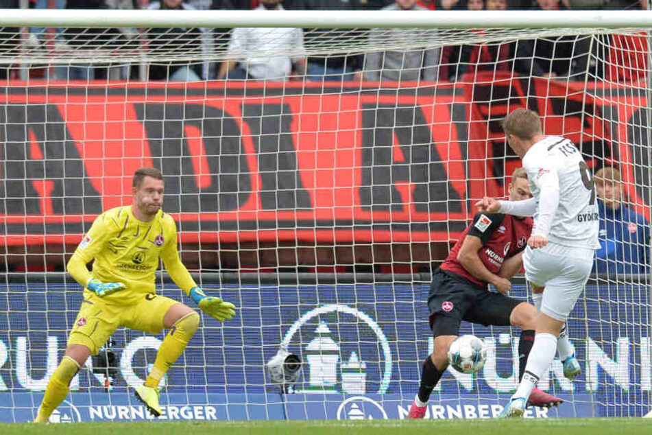 Viktor Gyökeres schaltet am Schnellsten und erzielt die Führung für die Kiezkicker.