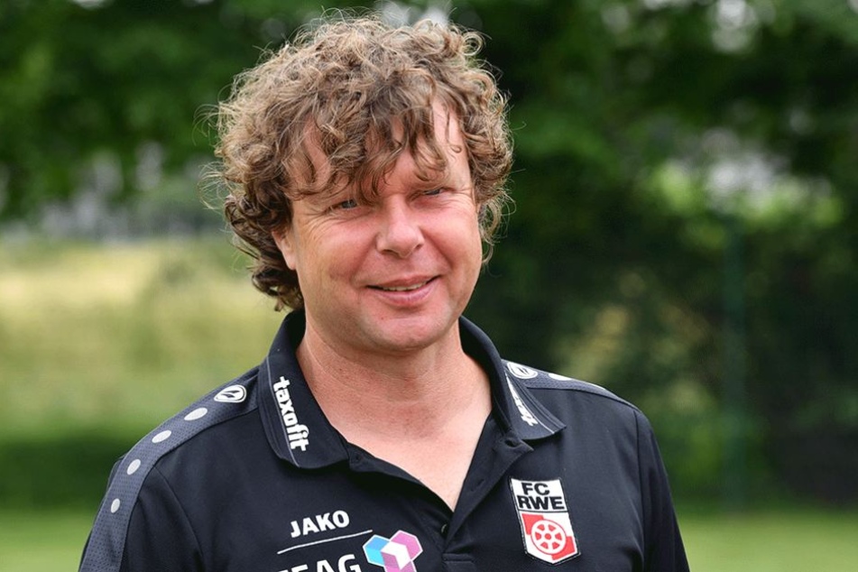rfurts Trainer Stefan Krämer freut sich über das Los für die 1. Runde im DFB-Pokal.