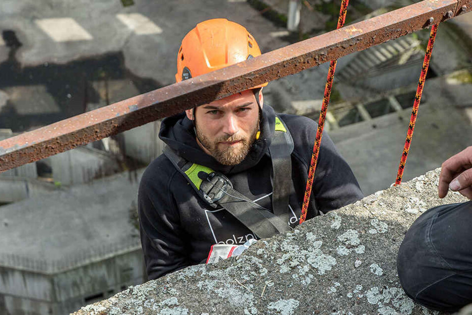 Mulmig war Niklas Kreuzer beim Abseilen schon - der Blick verrät es.